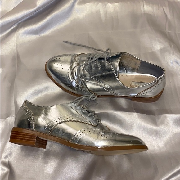 metallic silver oxford shoes